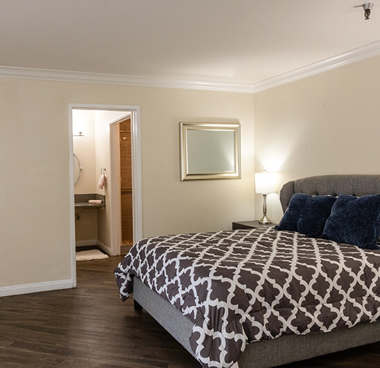 Long Beach Assisted Living & Memory Care room